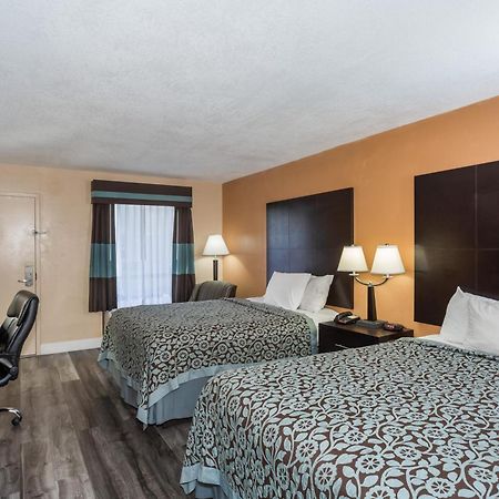 Days Inn By Wyndham Sarasota Bay Exterior photo