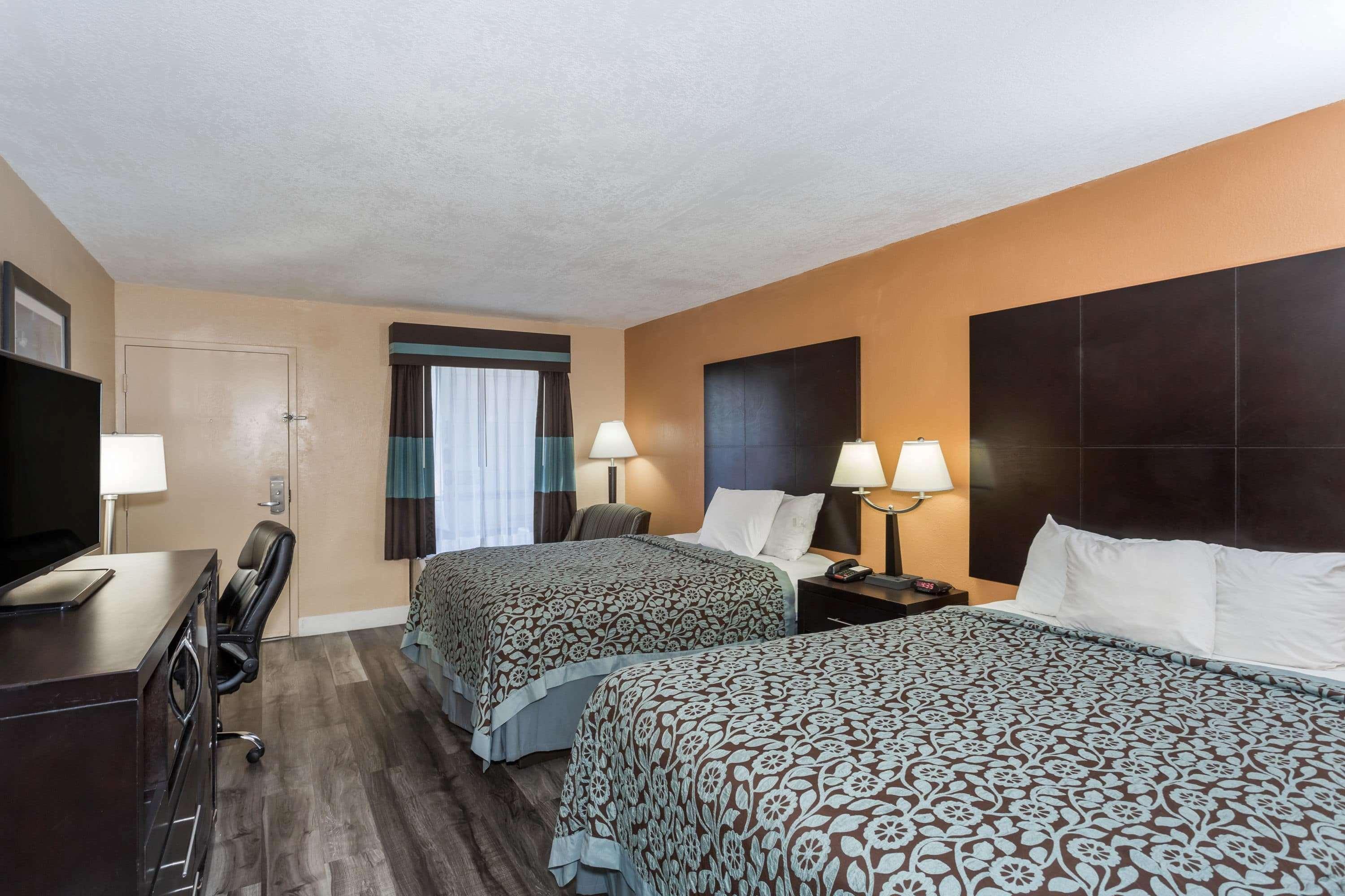 Days Inn By Wyndham Sarasota Bay Exterior photo