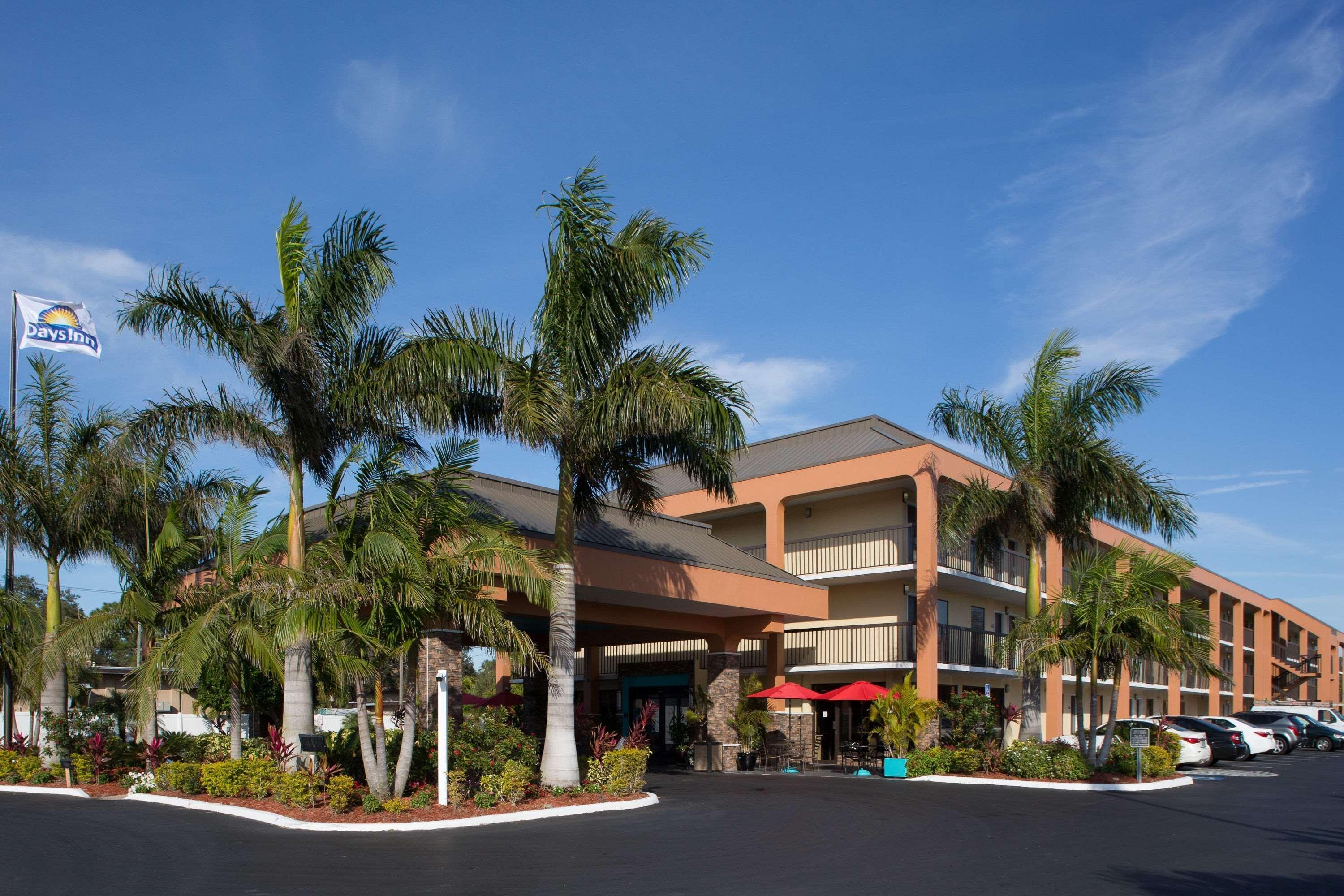 Days Inn By Wyndham Sarasota Bay Exterior photo