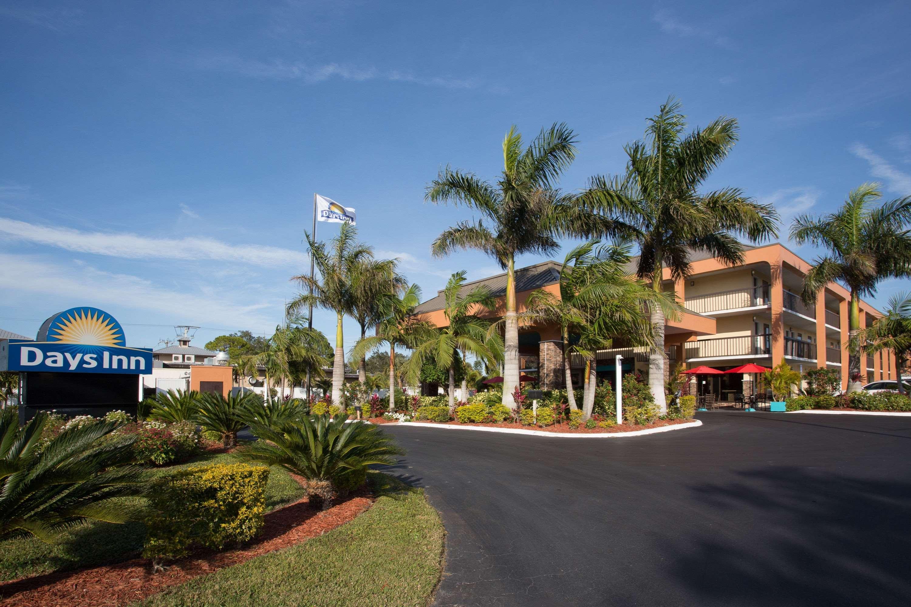 Days Inn By Wyndham Sarasota Bay Exterior photo