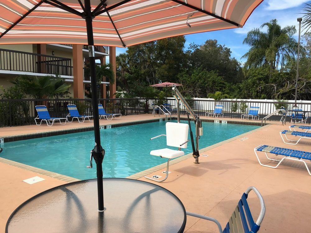Days Inn By Wyndham Sarasota Bay Exterior photo
