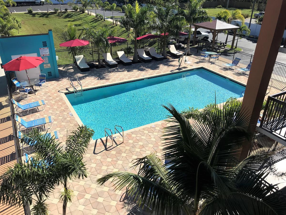 Days Inn By Wyndham Sarasota Bay Exterior photo