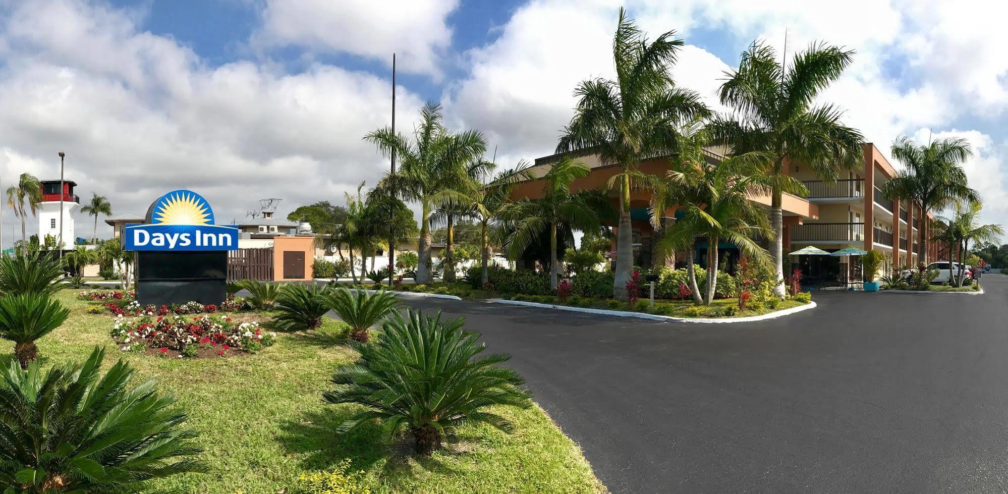 Days Inn By Wyndham Sarasota Bay Exterior photo