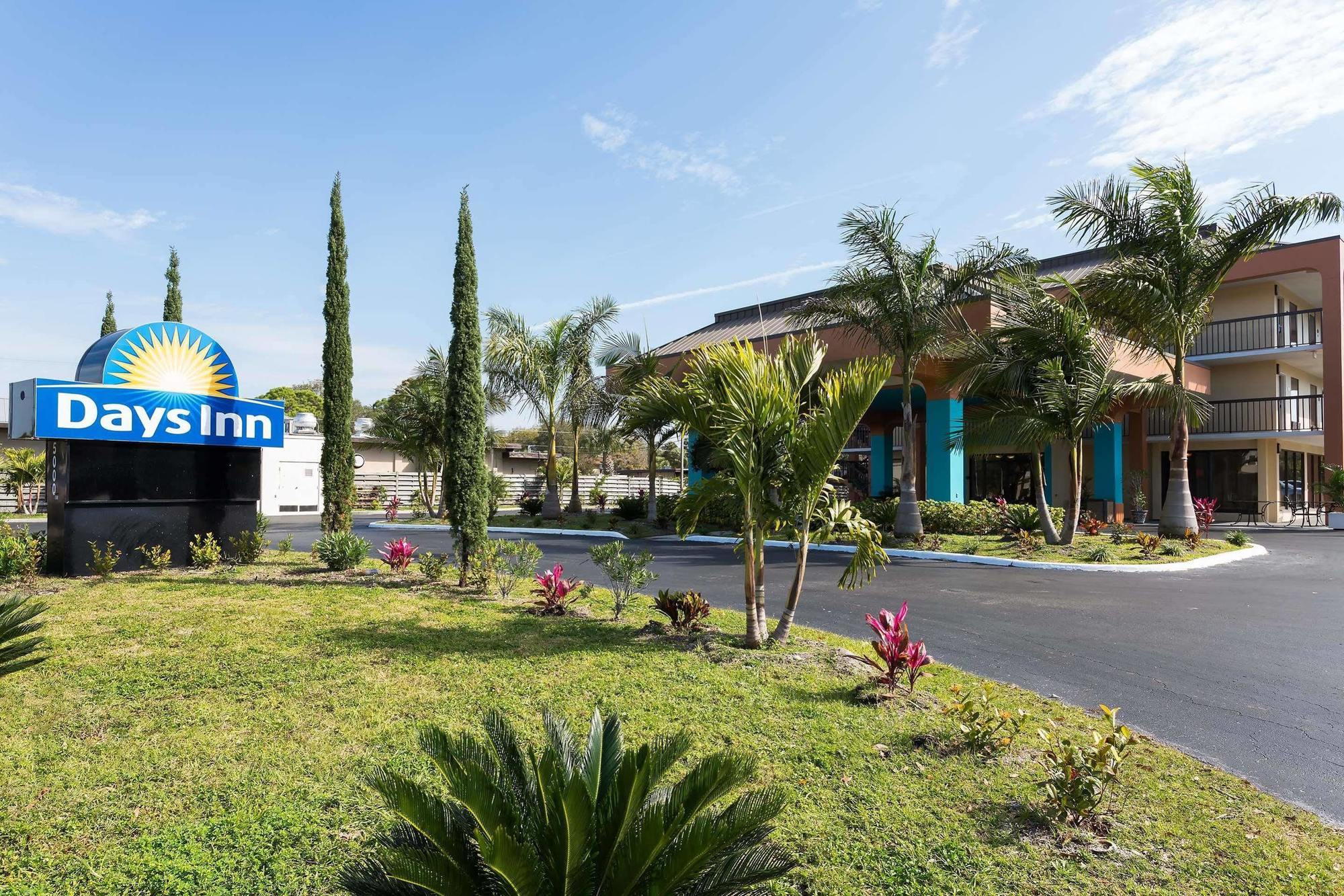 Days Inn By Wyndham Sarasota Bay Exterior photo